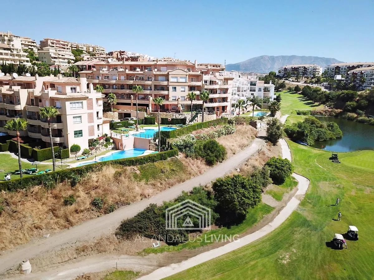 Spacious Perfectly Maintained House With Private Garden And Communal Pool In Riviera Del Sol Villa Malaga