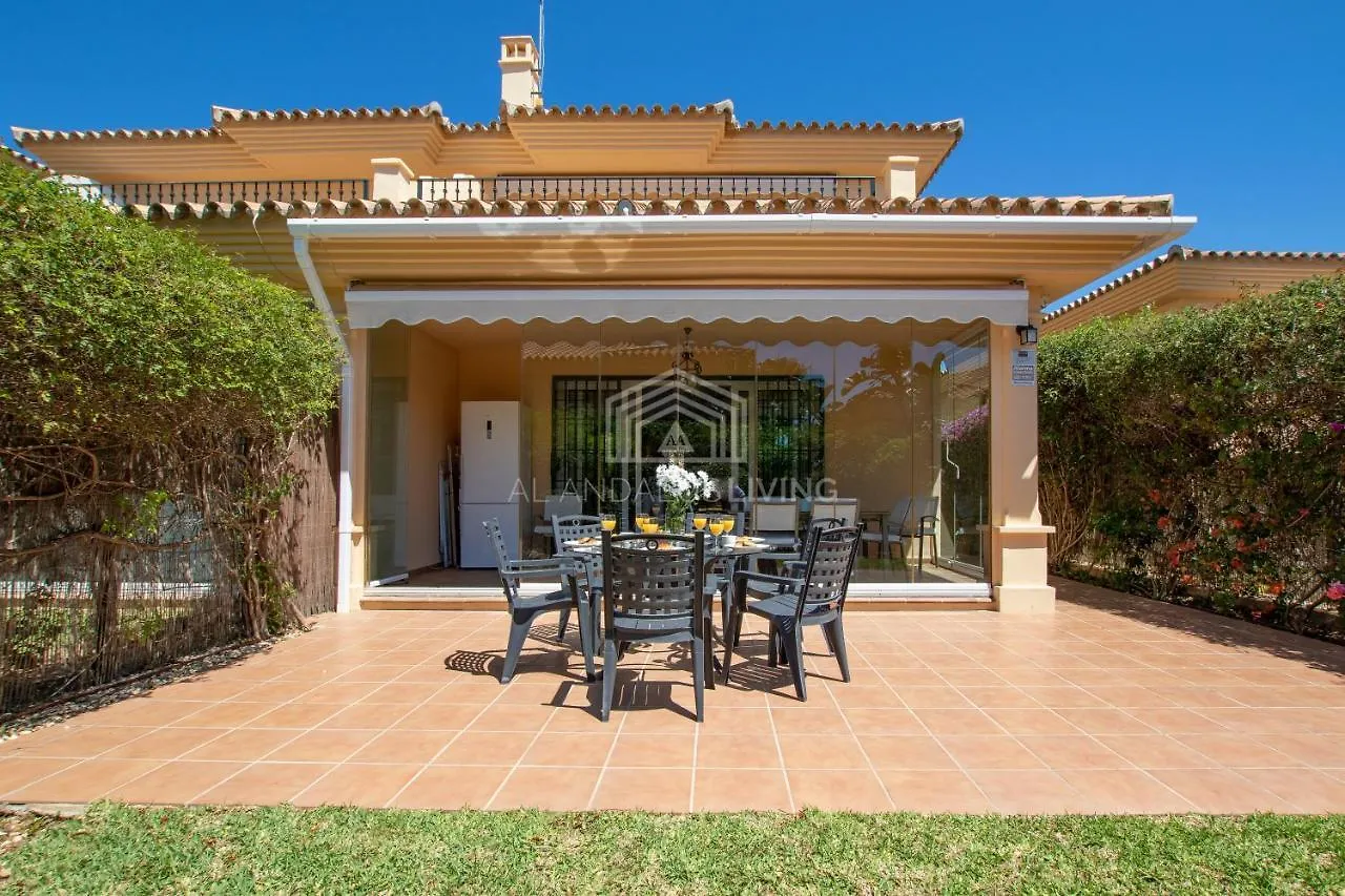 Spacious Perfectly Maintained House With Private Garden And Communal Pool In Riviera Del Sol Villa Malaga Spain
