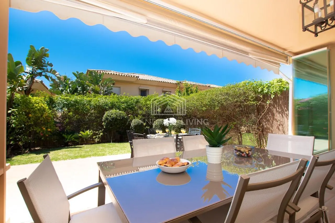 Spacious Perfectly Maintained House With Private Garden And Communal Pool In Riviera Del Sol Villa Malaga 0*,  Spain