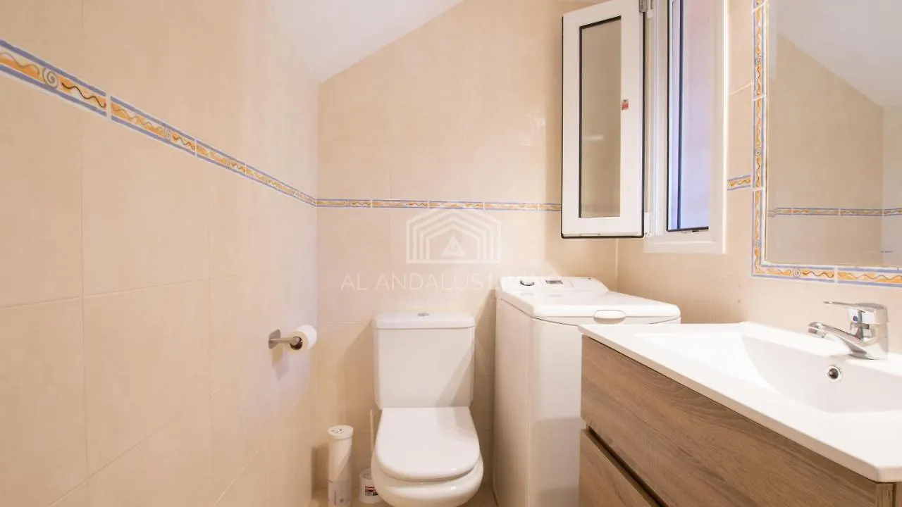 Spacious Perfectly Maintained House With Private Garden And Communal Pool In Riviera Del Sol Villa Malaga