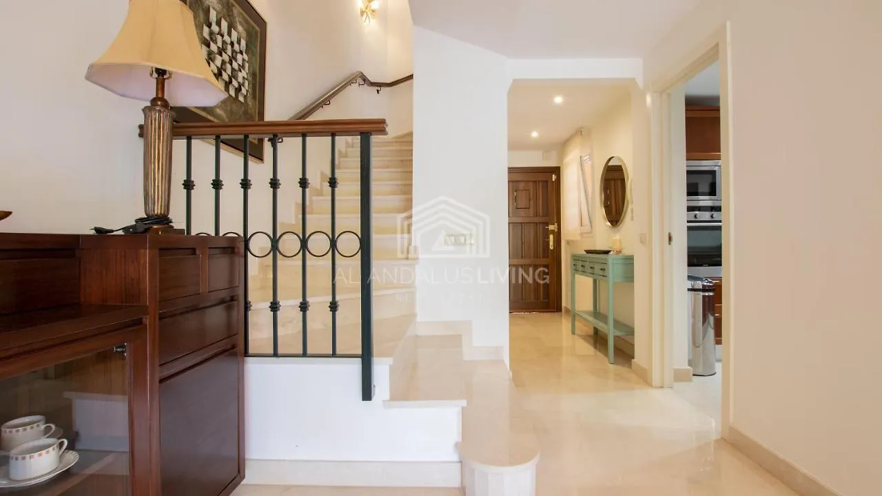Spacious Perfectly Maintained House With Private Garden And Communal Pool In Riviera Del Sol Villa Malaga