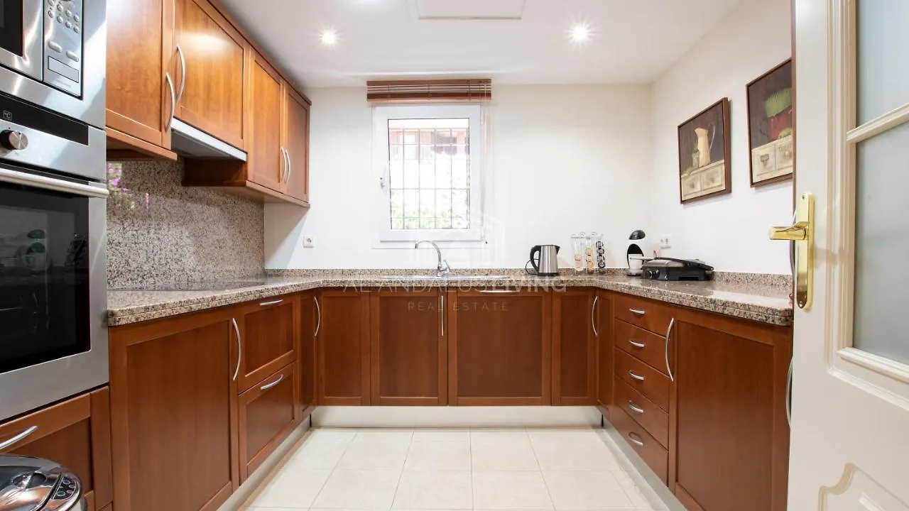 Spacious Perfectly Maintained House With Private Garden And Communal Pool In Riviera Del Sol Villa Malaga