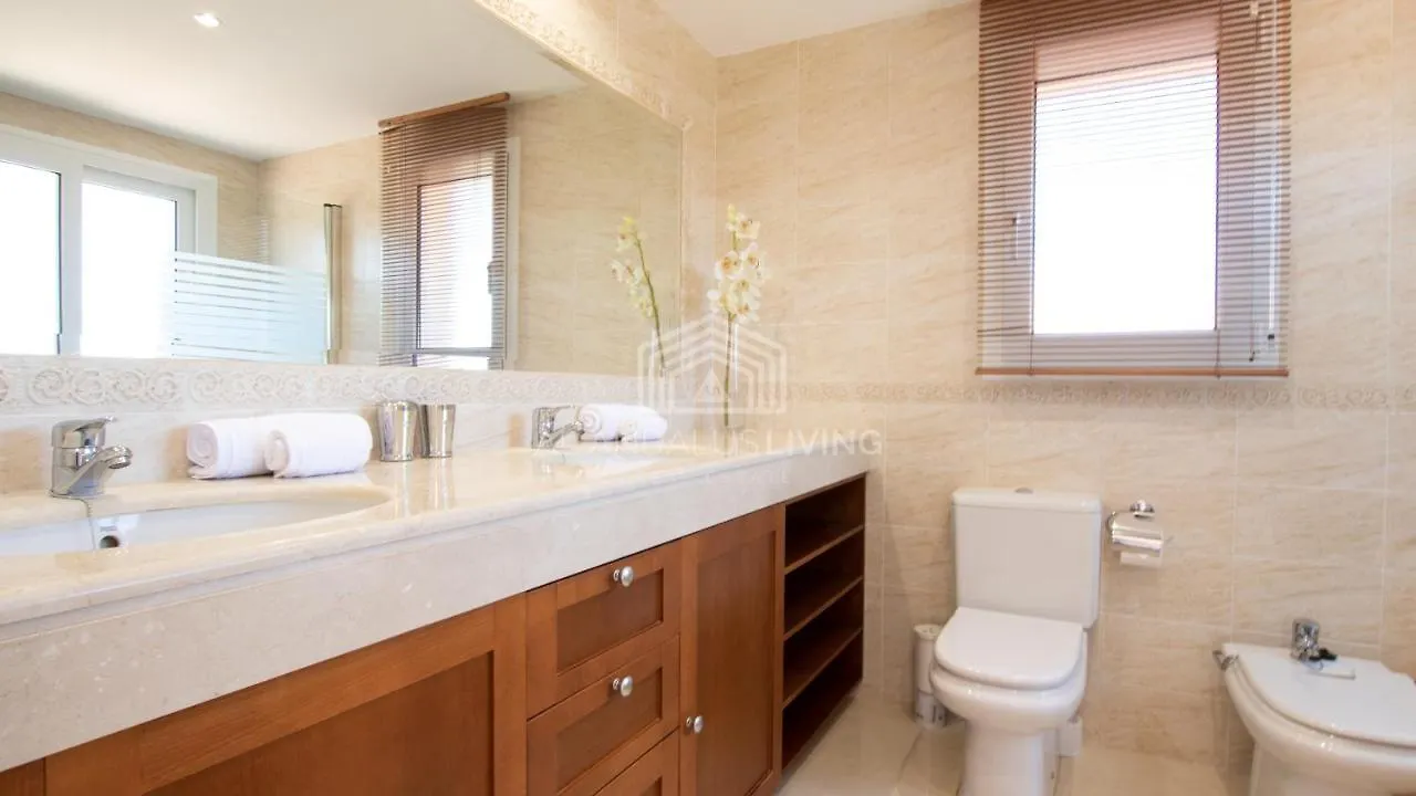 Spacious Perfectly Maintained House With Private Garden And Communal Pool In Riviera Del Sol Villa Malaga 0*,  Spain