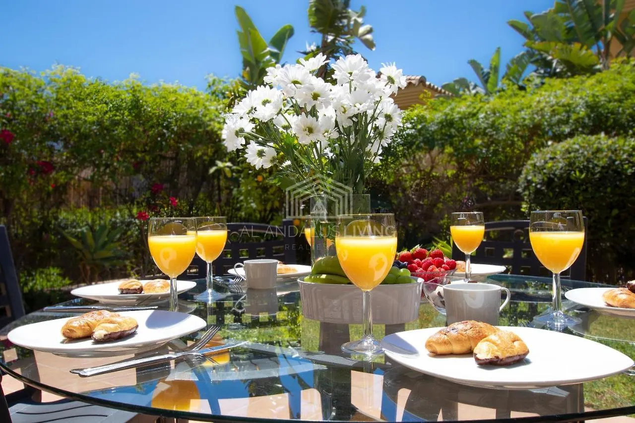 Spacious Perfectly Maintained House With Private Garden And Communal Pool In Riviera Del Sol Villa Malaga