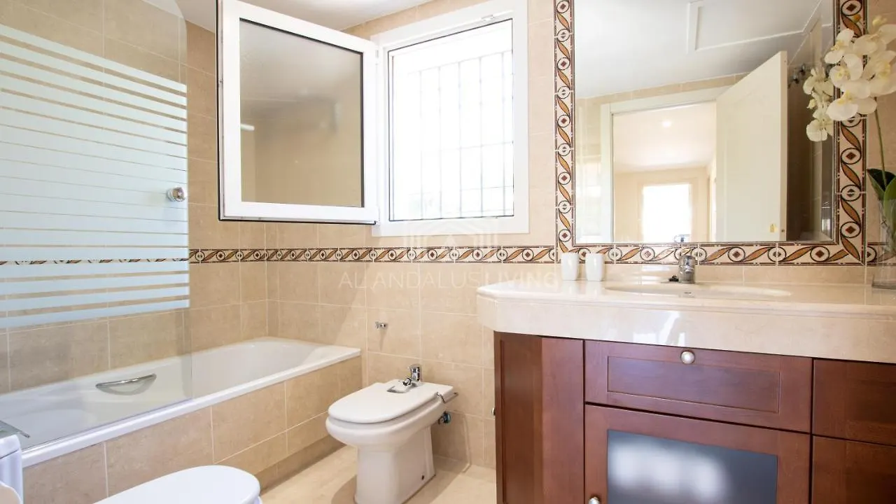 Spacious Perfectly Maintained House With Private Garden And Communal Pool In Riviera Del Sol Villa Malaga Spain