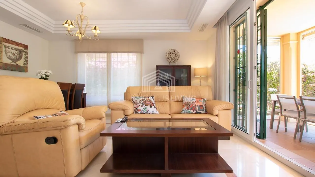 Spacious Perfectly Maintained House With Private Garden And Communal Pool In Riviera Del Sol Villa Malaga 0*,  Spain